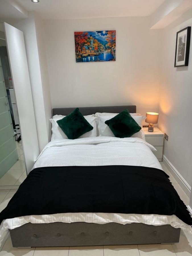 Modern 1 Bedroom Holiday Apartment In Southminster Exterior photo